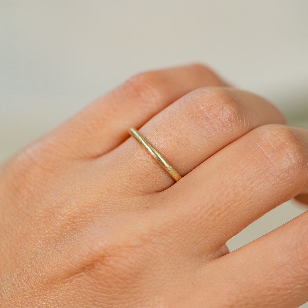 Gold-Wedding-Ring-Australian-made-online-Violet-Gray